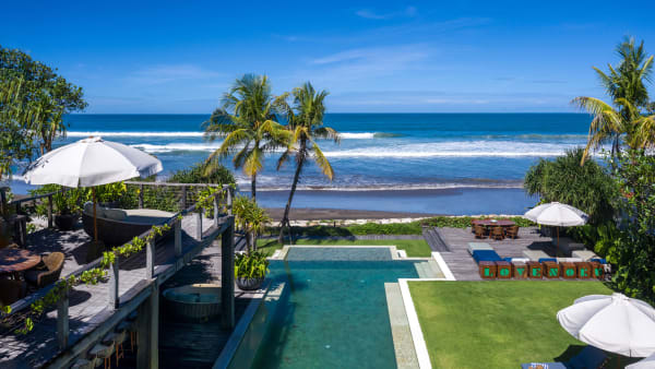 Noku Beach House - Absolute beachfront